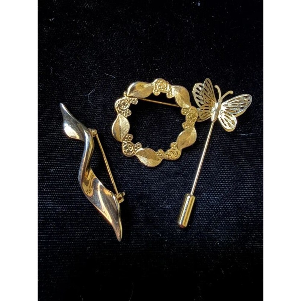 3 Vintage Gold Tone Brooches Pins Butterfly Wreath Ribbon